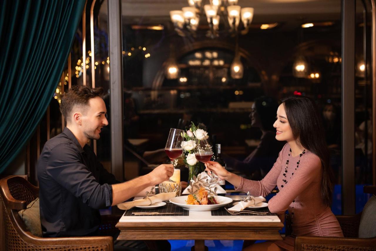 Peridot Grand Luxury Boutique Hotel Ханой Екстер'єр фото A couple dining at a restaurant