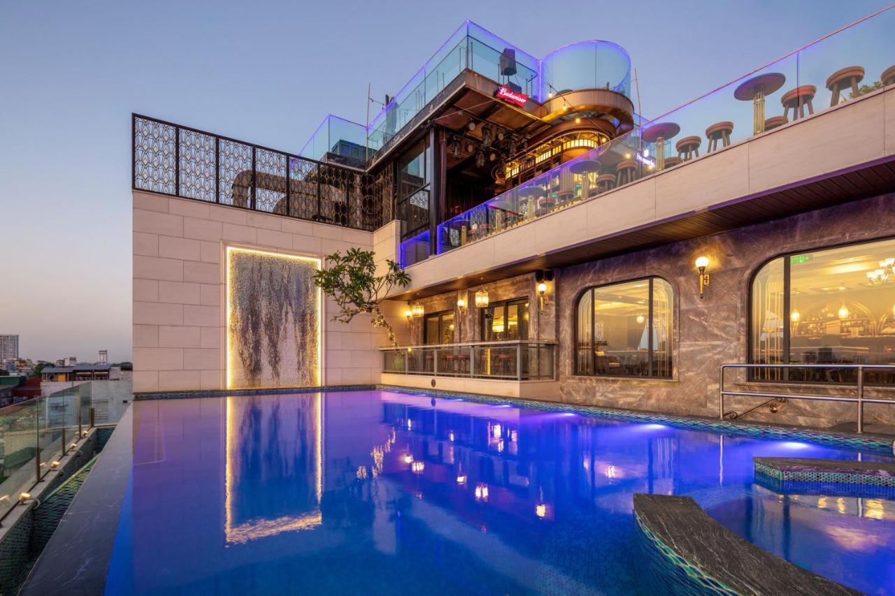 Peridot Grand Luxury Boutique Hotel Ханой Екстер'єр фото The pool at the hotel