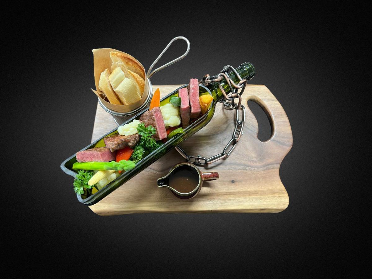 Peridot Grand Luxury Boutique Hotel Ханой Екстер'єр фото A typical serving of a mixed salad