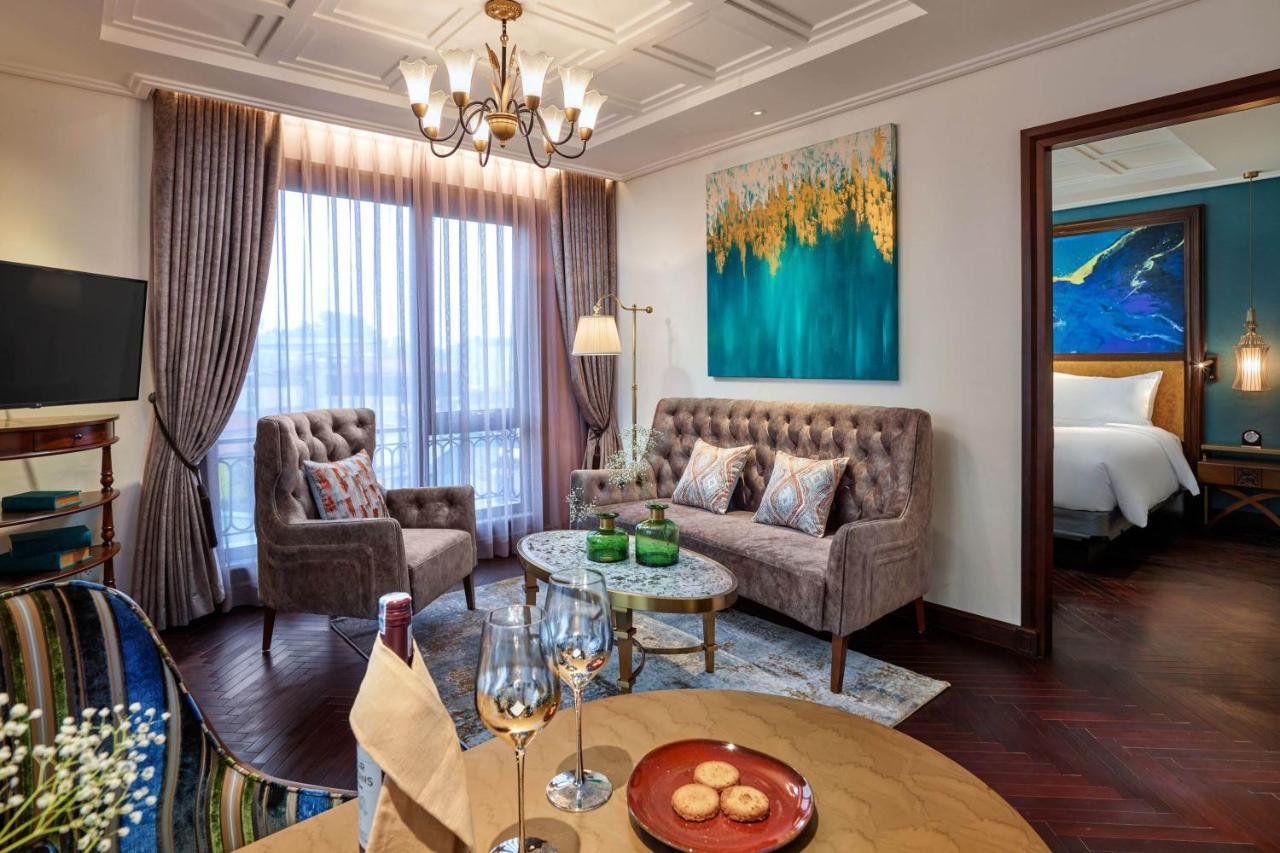 Peridot Grand Luxury Boutique Hotel Ханой Екстер'єр фото A suite at the hotel
