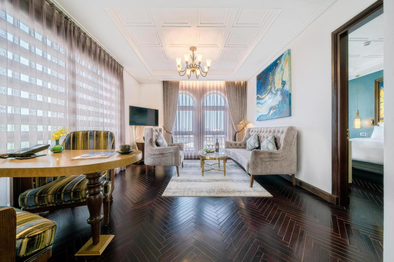 Peridot Grand Luxury Boutique Hotel Ханой Екстер'єр фото A suite at the hotel