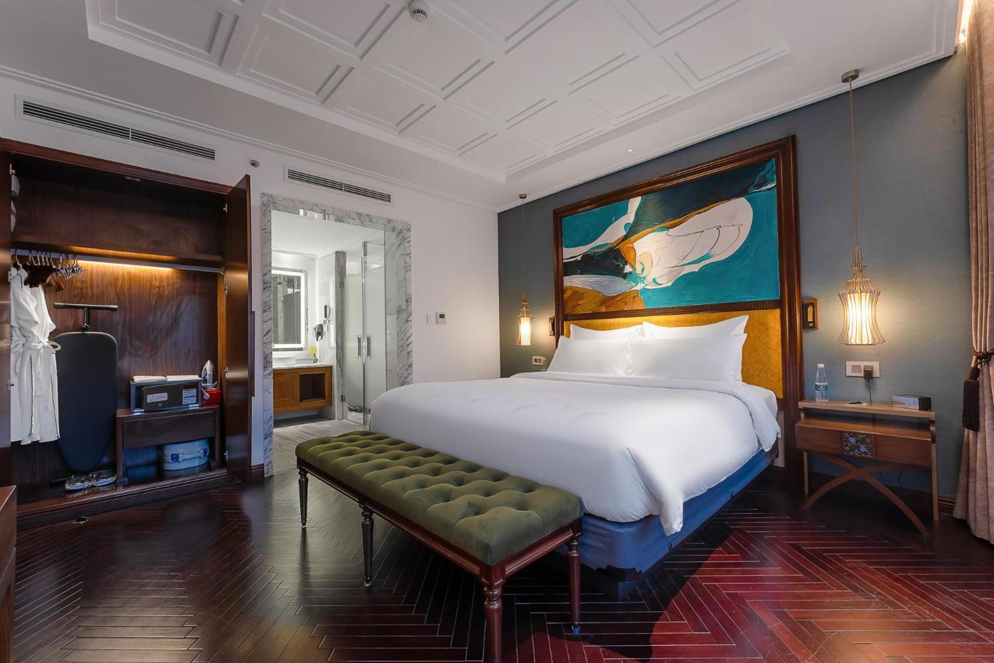 Peridot Grand Luxury Boutique Hotel Ханой Екстер'єр фото Deluxe Suite