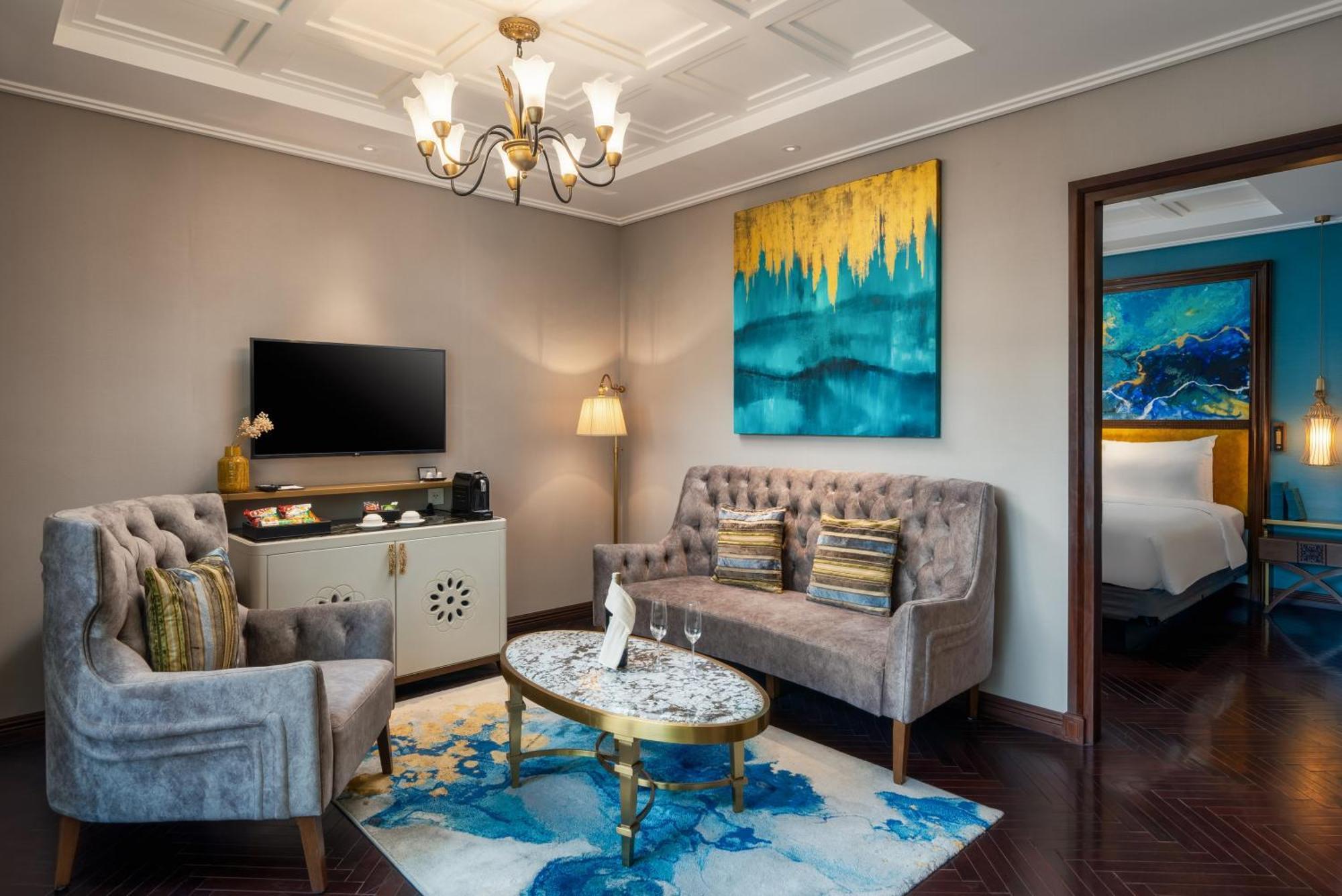 Peridot Grand Luxury Boutique Hotel Ханой Екстер'єр фото Suite